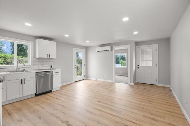 2415 West Street, Redding, CA 96001