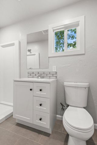 2415 West Street, Redding, CA 96001