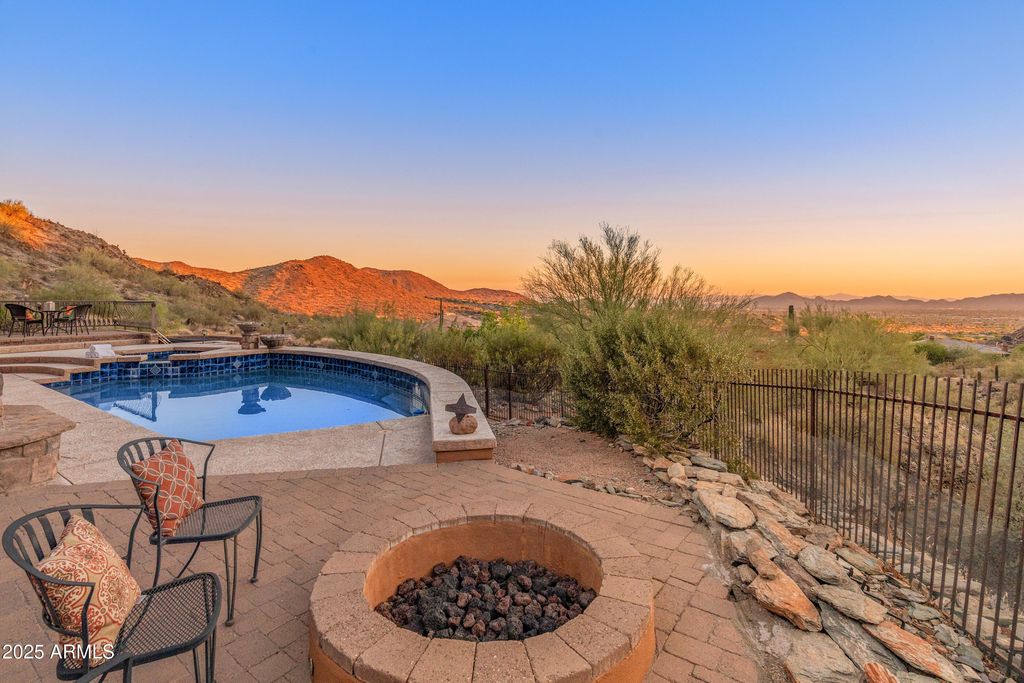 Image 11 of property listing at 11550 E Paradise Lane, Scottsdale, AZ 85255