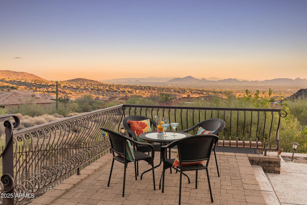 Image 13 of property listing at 11550 E Paradise Lane, Scottsdale, AZ 85255