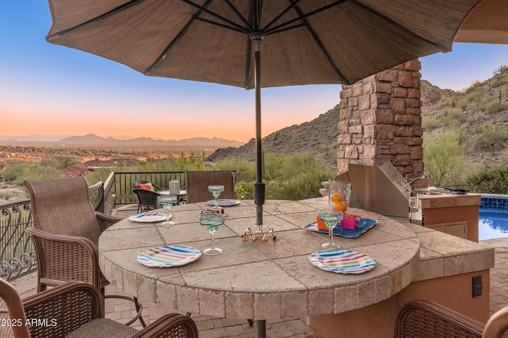 Image 14 of property listing at 11550 E Paradise Lane, Scottsdale, AZ 85255