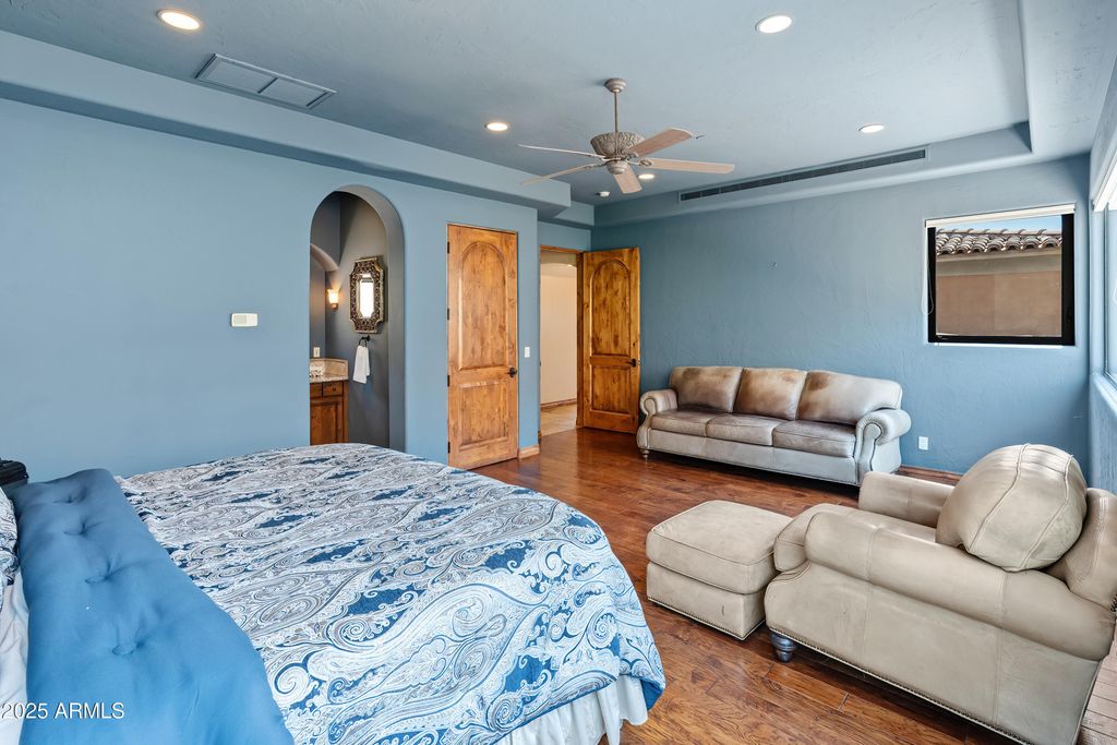 Image 20 of property listing at 11550 E Paradise Lane, Scottsdale, AZ 85255