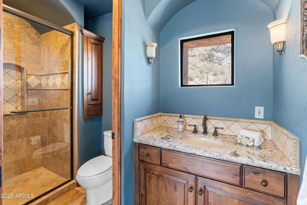 Image 21 of property listing at 11550 E Paradise Lane, Scottsdale, AZ 85255