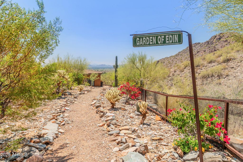 Image 23 of property listing at 11550 E Paradise Lane, Scottsdale, AZ 85255