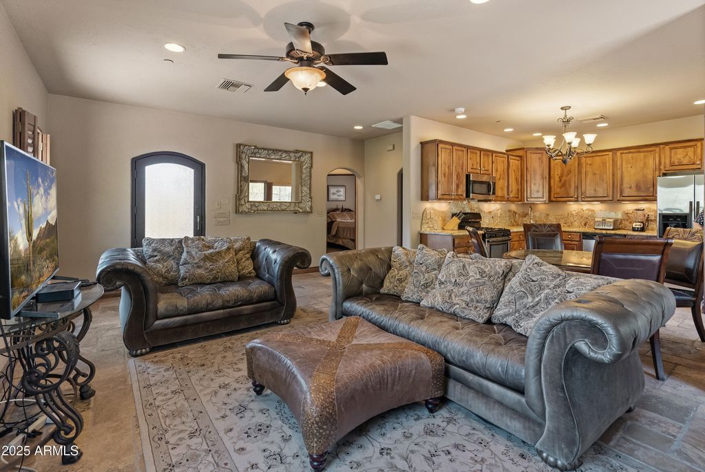 Image 26 of property listing at 11550 E Paradise Lane, Scottsdale, AZ 85255