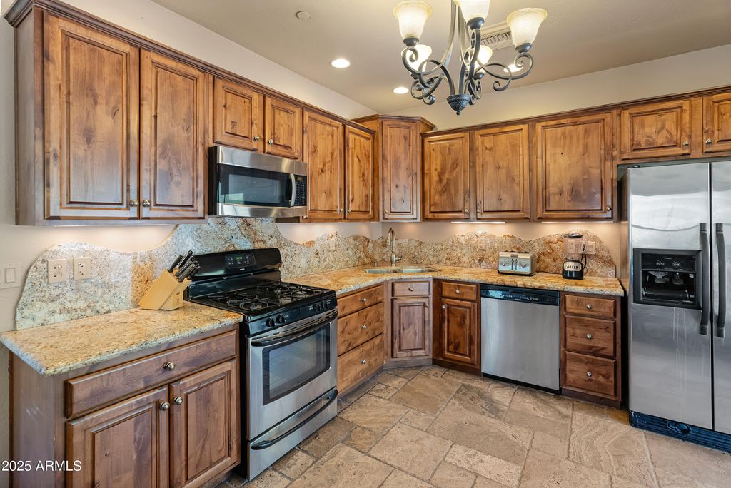 Image 28 of property listing at 11550 E Paradise Lane, Scottsdale, AZ 85255