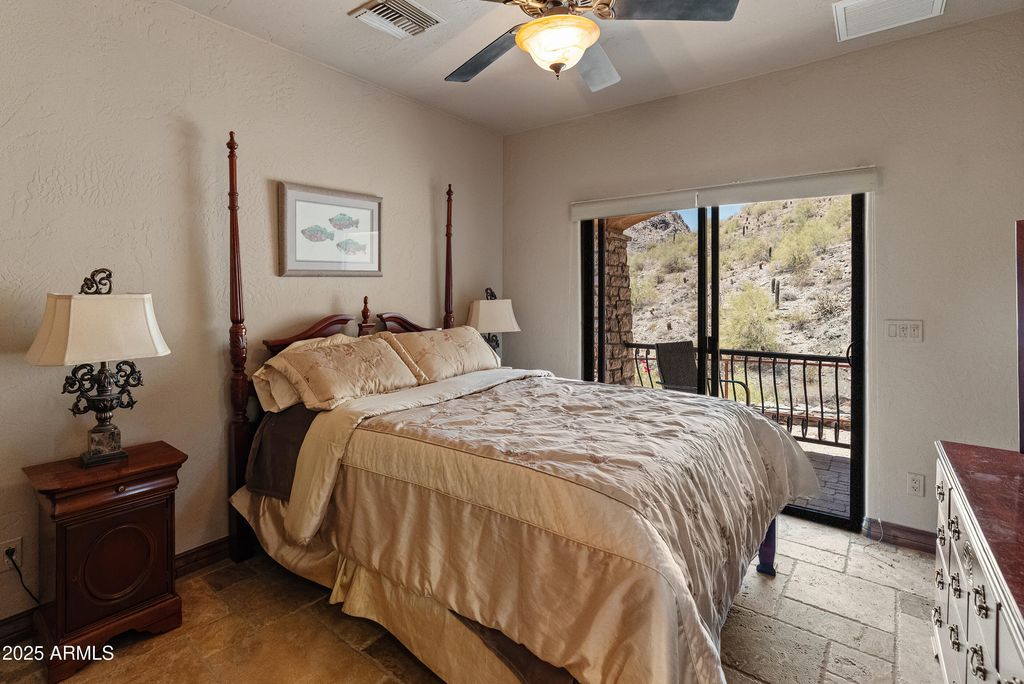 Image 29 of property listing at 11550 E Paradise Lane, Scottsdale, AZ 85255