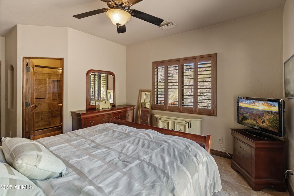 Image 31 of property listing at 11550 E Paradise Lane, Scottsdale, AZ 85255