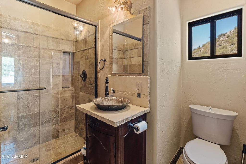 Image 32 of property listing at 11550 E Paradise Lane, Scottsdale, AZ 85255