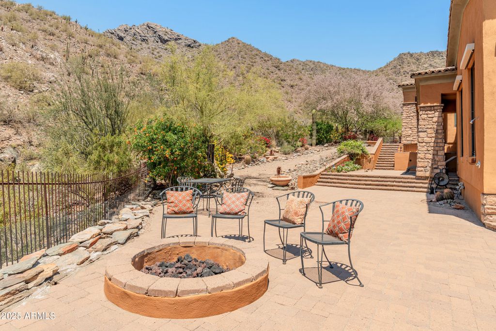 Image 33 of property listing at 11550 E Paradise Lane, Scottsdale, AZ 85255