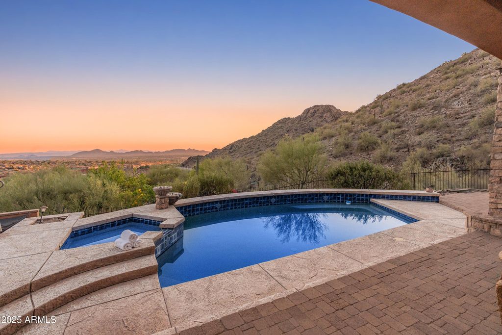 Image 34 of property listing at 11550 E Paradise Lane, Scottsdale, AZ 85255