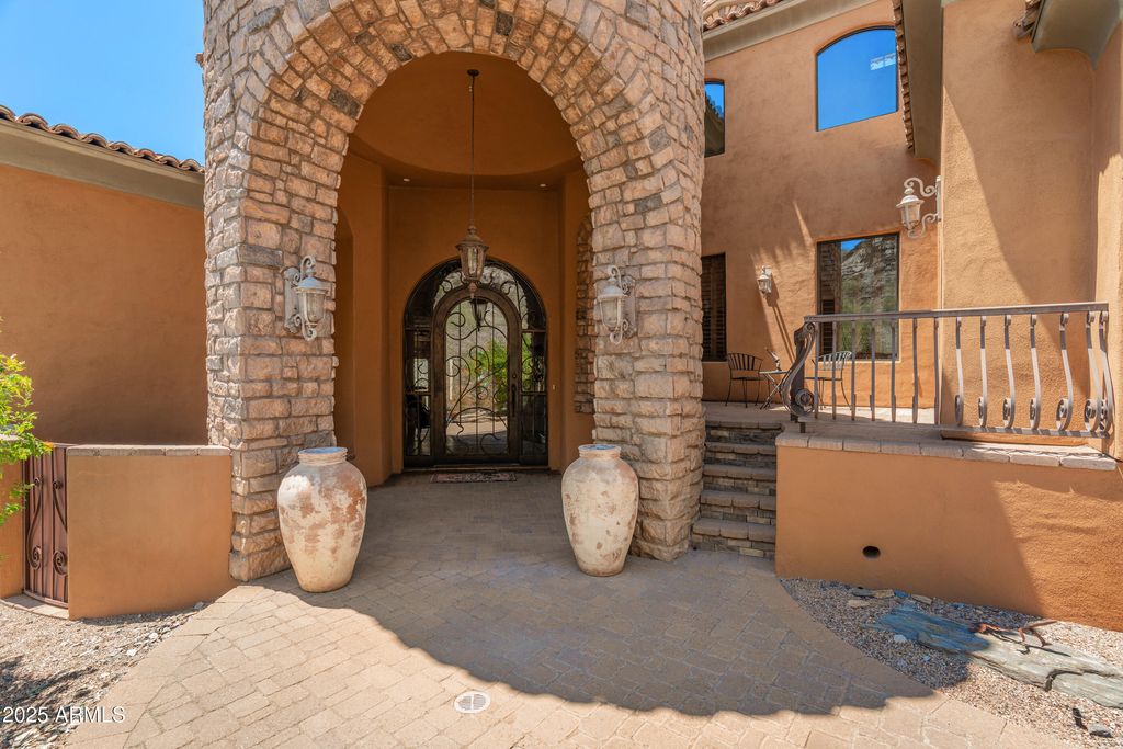 Image 40 of property listing at 11550 E Paradise Lane, Scottsdale, AZ 85255