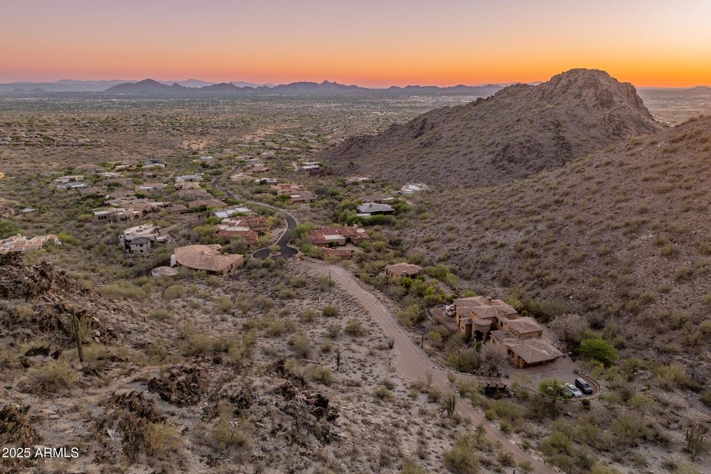Image 42 of property listing at 11550 E Paradise Lane, Scottsdale, AZ 85255