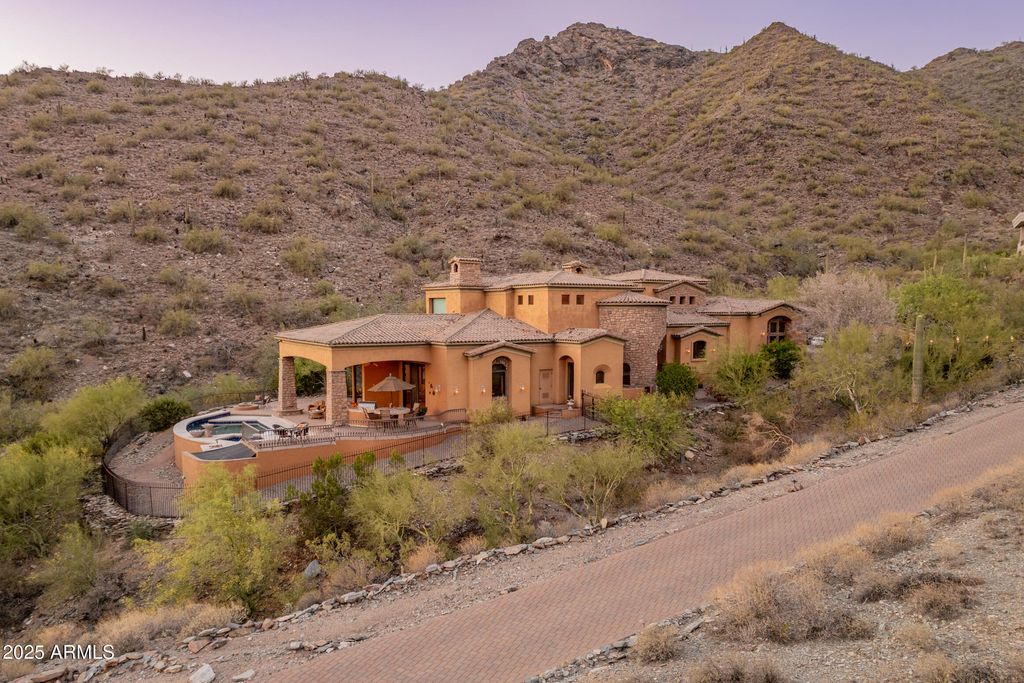 Image 43 of property listing at 11550 E Paradise Lane, Scottsdale, AZ 85255