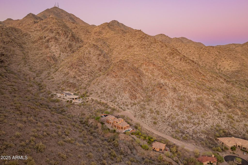 Image 44 of property listing at 11550 E Paradise Lane, Scottsdale, AZ 85255