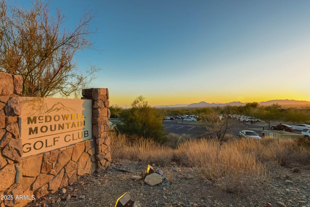 Image 45 of property listing at 11550 E Paradise Lane, Scottsdale, AZ 85255