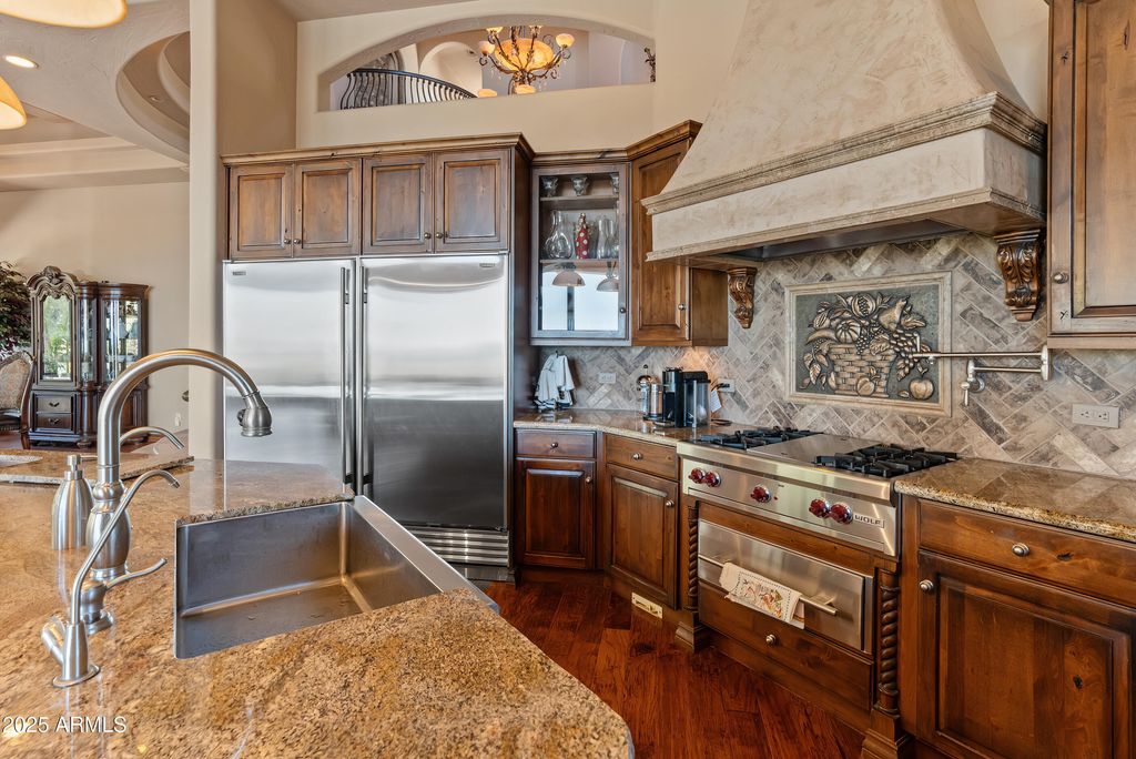 Image 5 of property listing at 11550 E Paradise Lane, Scottsdale, AZ 85255