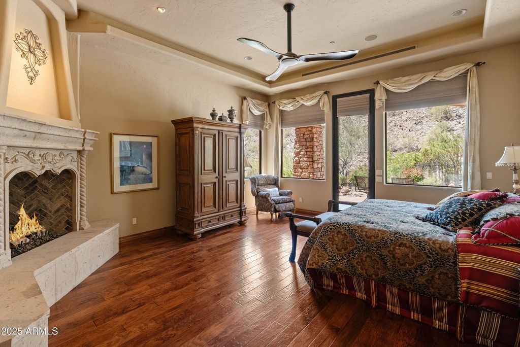 Image 7 of property listing at 11550 E Paradise Lane, Scottsdale, AZ 85255