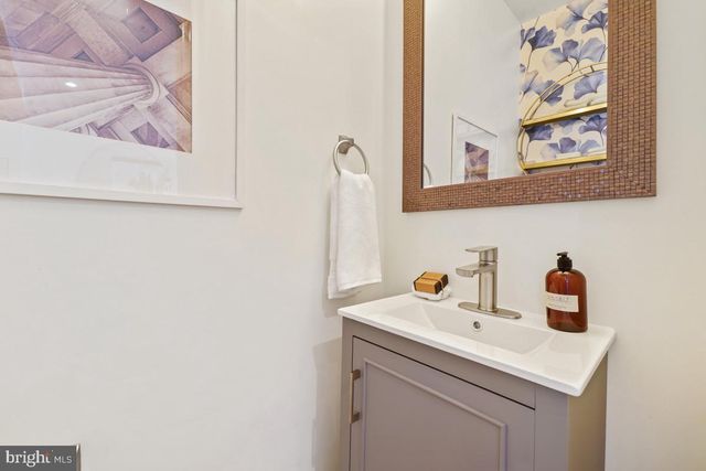 817 20TH ST NE, Washington, DC 20002