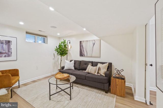 817 20TH ST NE, Washington, DC 20002