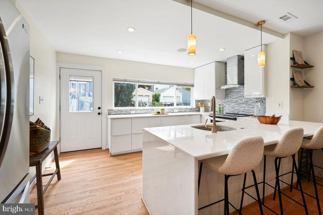 817 20TH ST NE, Washington, DC 20002