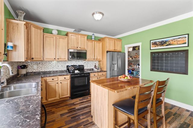 16589 Bedington Drive, Linden, MI 48451