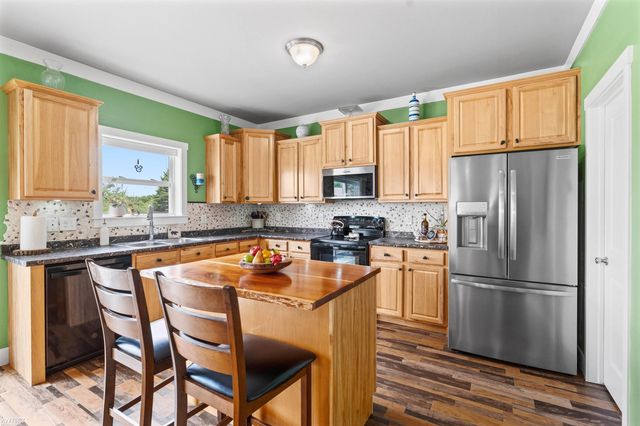 16589 Bedington Drive, Linden, MI 48451