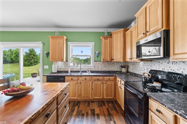 16589 Bedington Drive, Linden, MI 48451