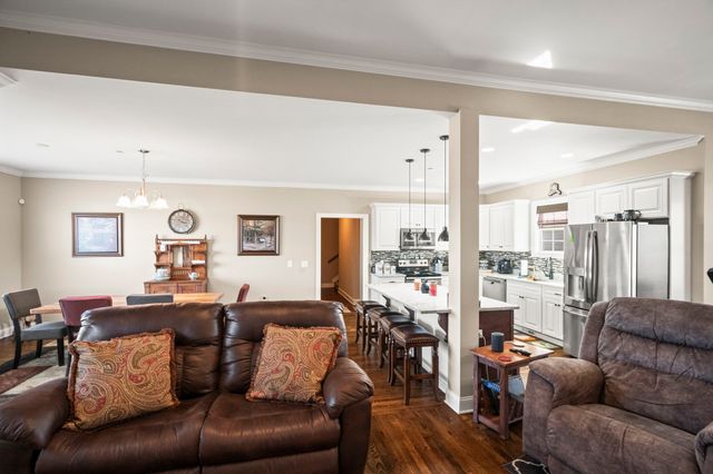 1031 Leaf Ln, Ashland City, TN 37015