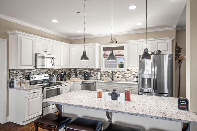 1031 Leaf Ln, Ashland City, TN 37015