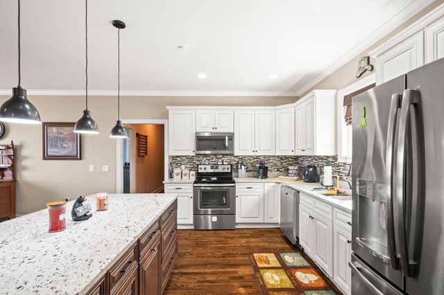 1031 Leaf Ln, Ashland City, TN 37015