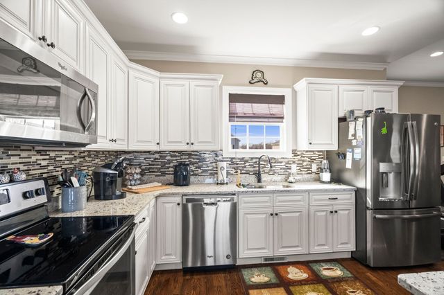 1031 Leaf Ln, Ashland City, TN 37015