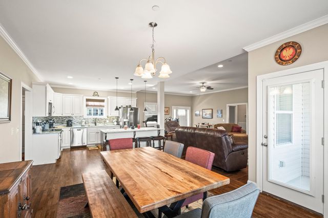 1031 Leaf Ln, Ashland City, TN 37015