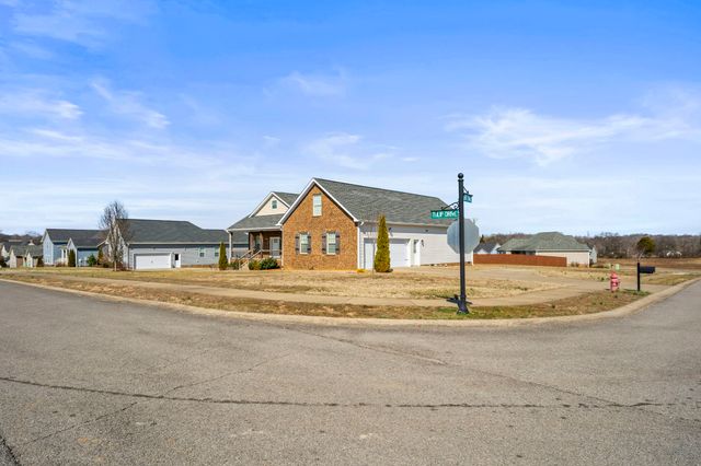 1031 Leaf Ln, Ashland City, TN 37015