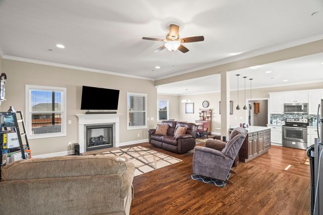 1031 Leaf Ln, Ashland City, TN 37015