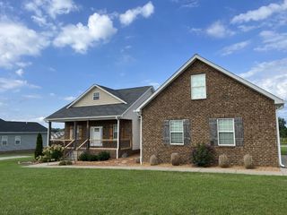 1031 Leaf Ln, Ashland City, TN 37015