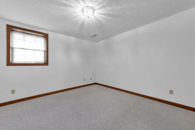 29 Longitude Drive, Mount Vernon, OH 43050