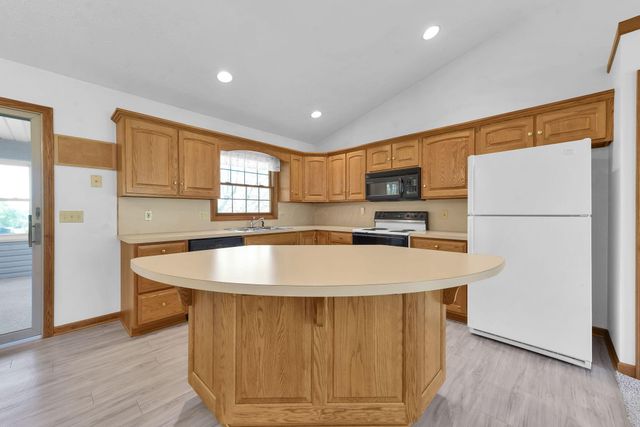 29 Longitude Drive, Mount Vernon, OH 43050