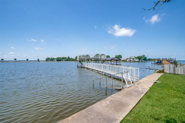 162 Aztec Drive, Mabank, TX 75156