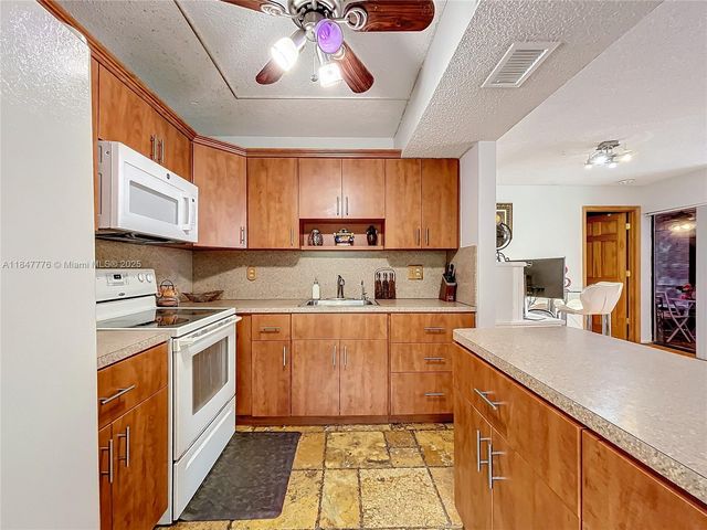11533 NW 10th St 11533, Pembroke Pines, FL 33026