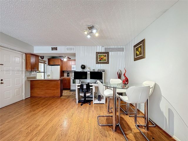 11533 NW 10th St 11533, Pembroke Pines, FL 33026