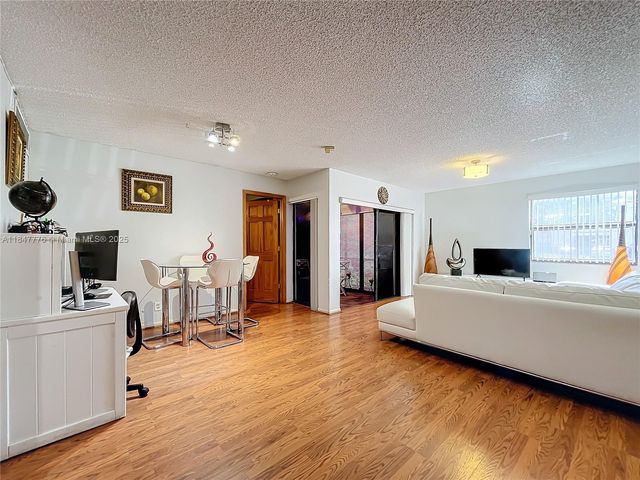 11533 NW 10th St 11533, Pembroke Pines, FL 33026