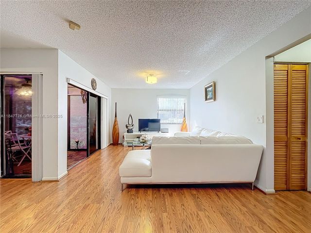 11533 NW 10th St 11533, Pembroke Pines, FL 33026