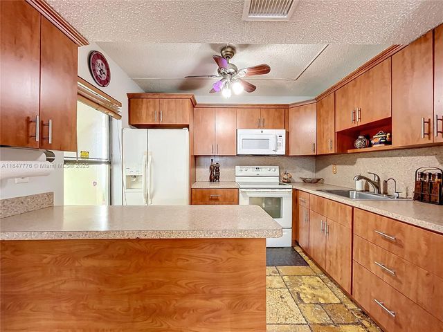 11533 NW 10th St 11533, Pembroke Pines, FL 33026