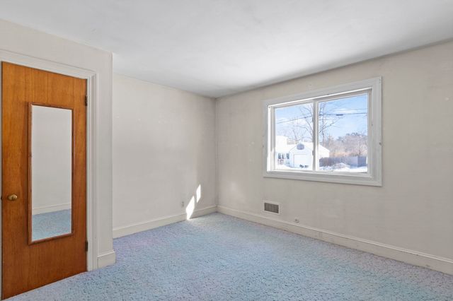 3 Henrietta Street, Rochester, NH 03867