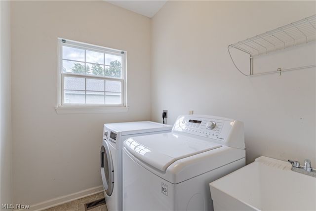 8757 Roberts Court 25C, Olmsted Falls, OH 44138
