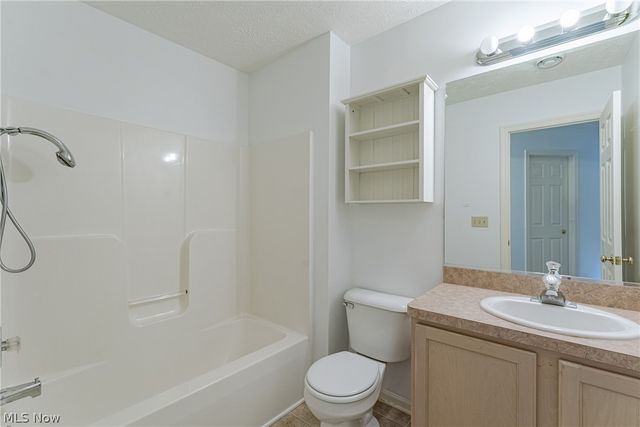 8757 Roberts Court 25C, Olmsted Falls, OH 44138