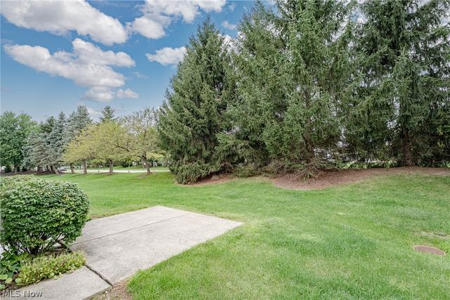 8757 Roberts Court 25C, Olmsted Falls, OH 44138