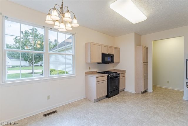 8757 Roberts Court 25C, Olmsted Falls, OH 44138