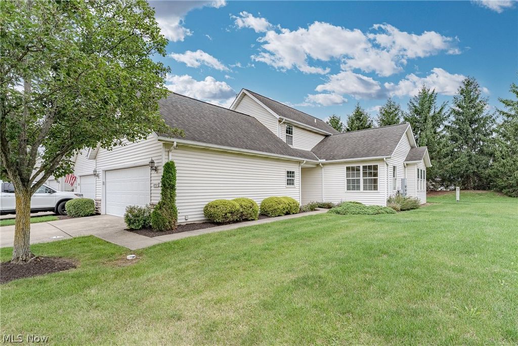 8757 Roberts Court 25C, Olmsted Falls, OH 44138